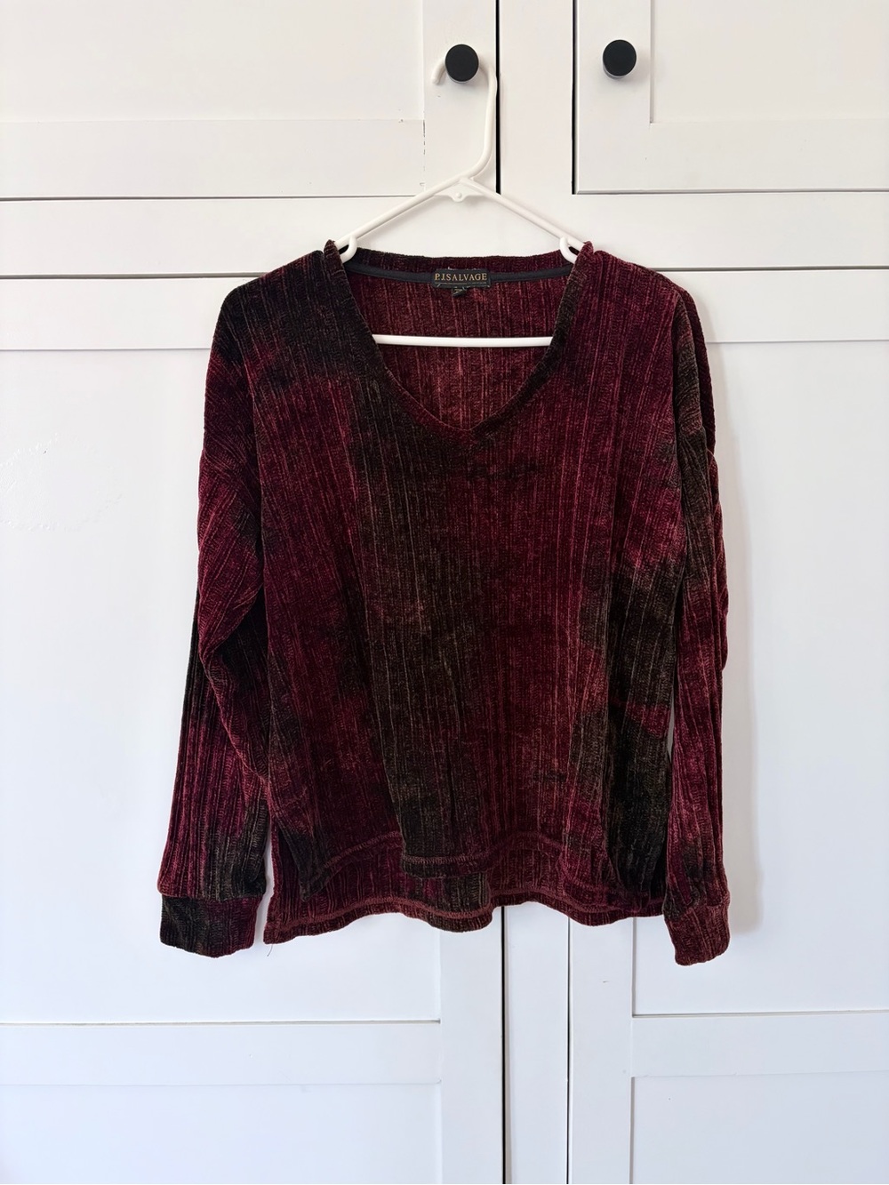 P.J.Salvage Burgandy Black Ribbed Velvet V Neck Long Sleeve Top Size Medium